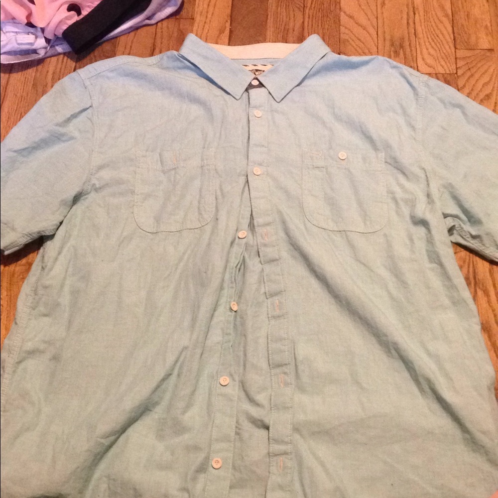 Shortsleve button down.